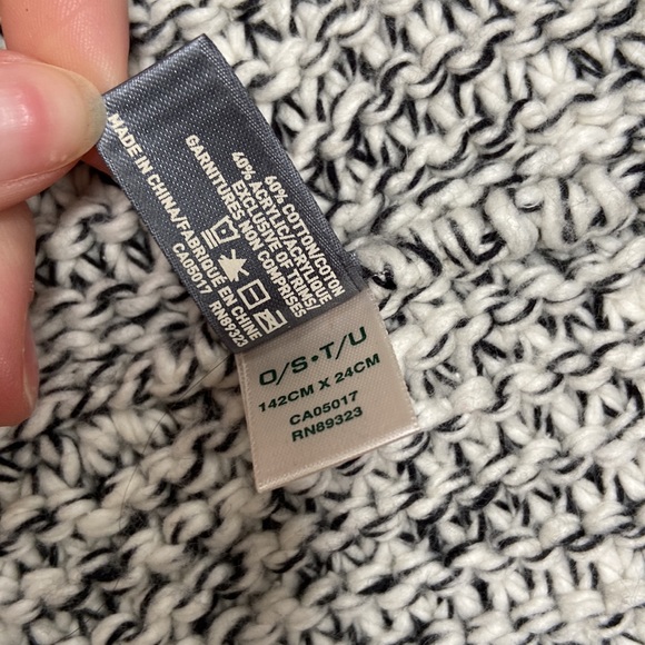 Roots Knit Infinity Scarf - Picture 4 of 4